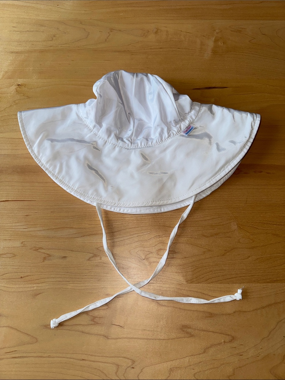 Ruffle Butts White Swim Hat in 2T - 4T ☀️ NWOT